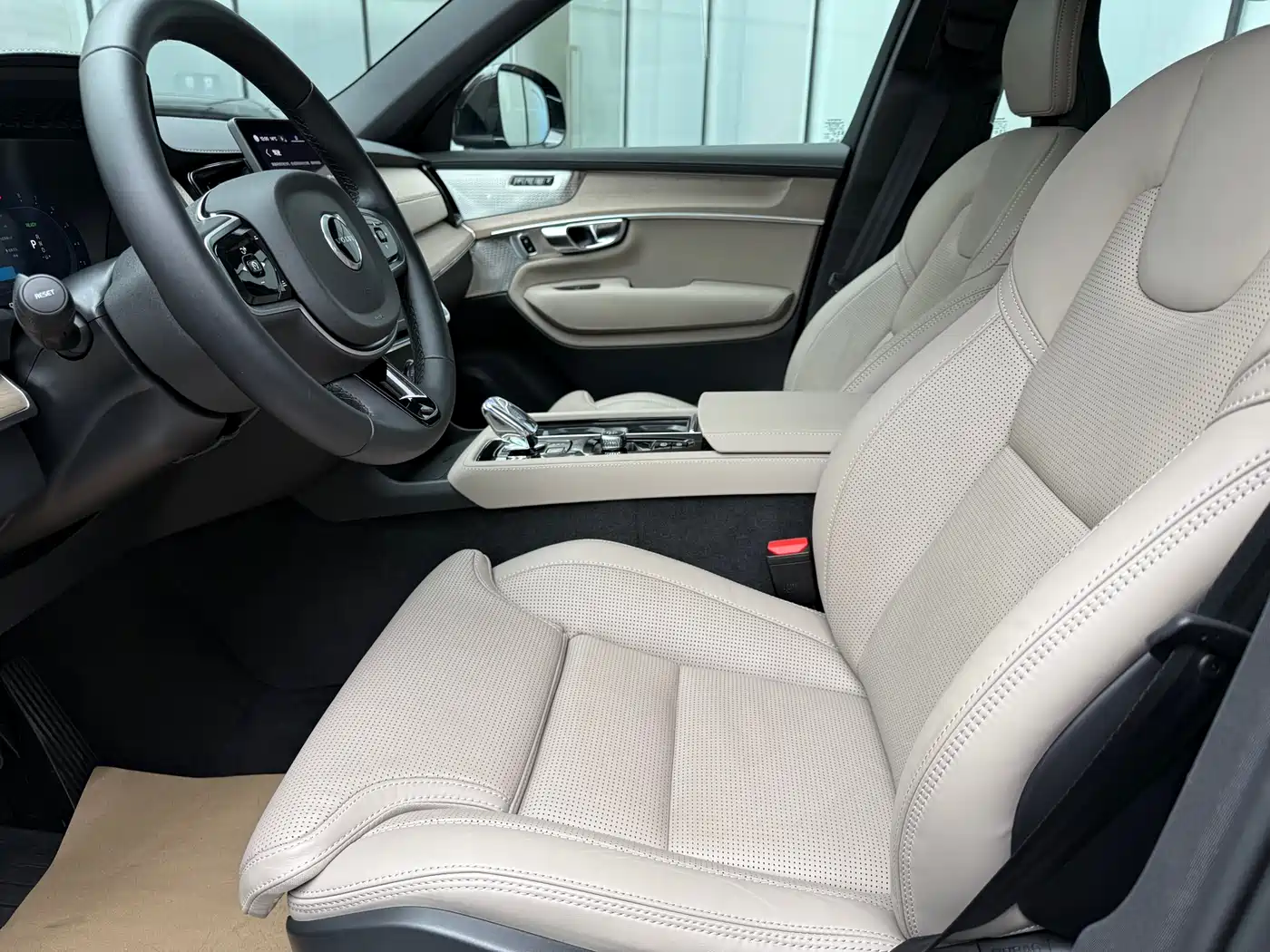 VOLVO XC90 PLUG IN HYBRID