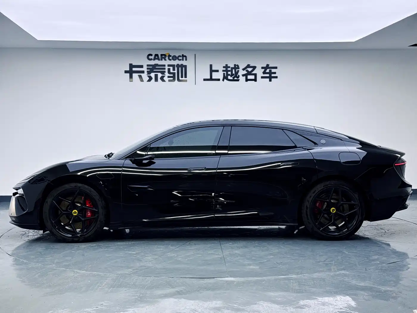 LOTUS SPORTS CAR EMEYA FLOWERS