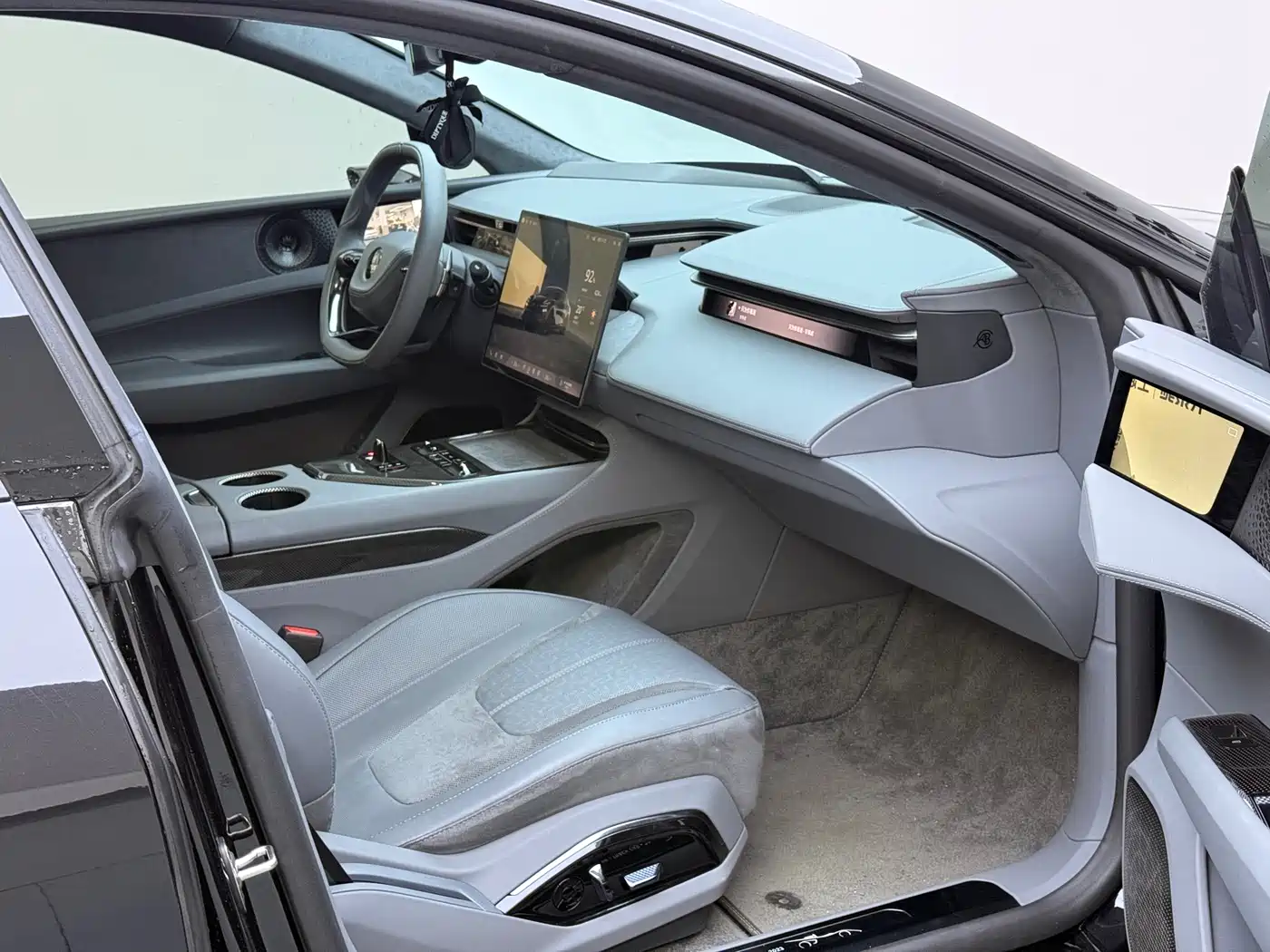 LOTUS SPORTS CAR EMEYA FLOWERS