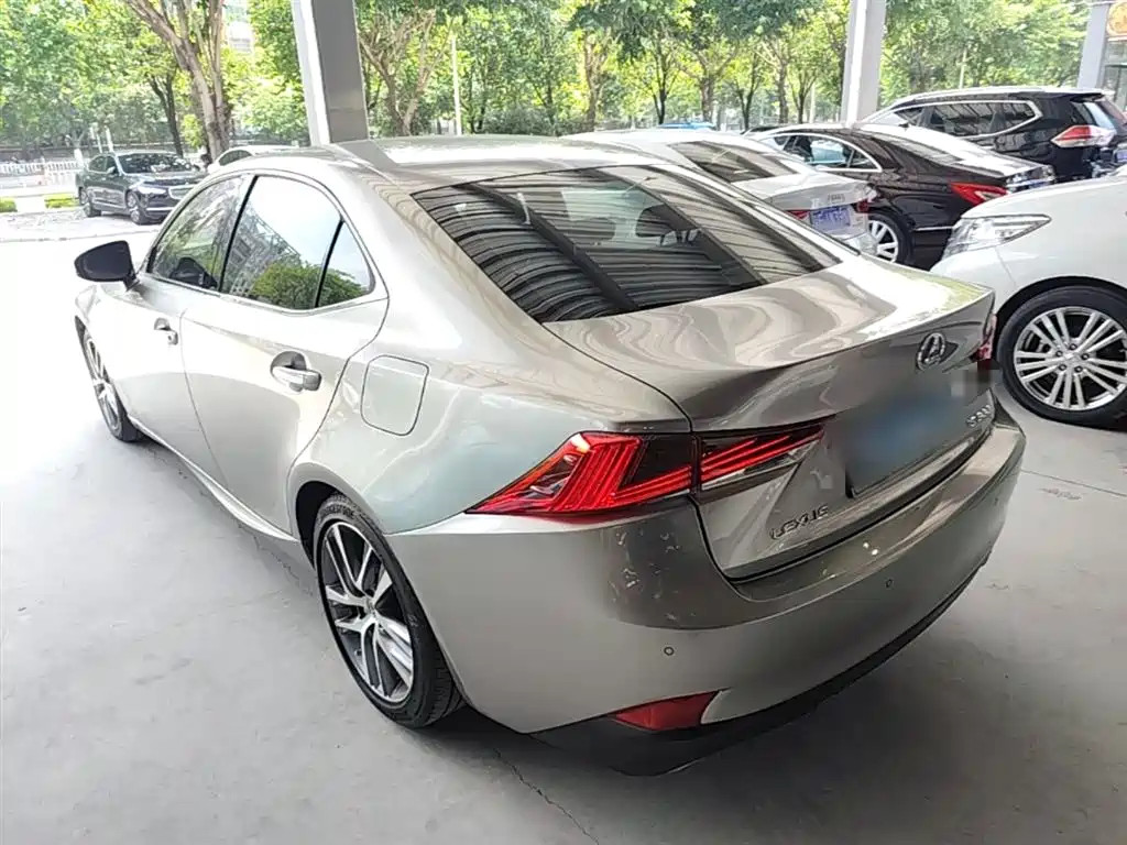 Lexus IS 2017 300 Leading Edition фото 5