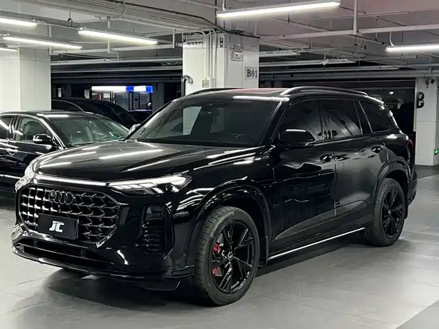 AUDI Q6