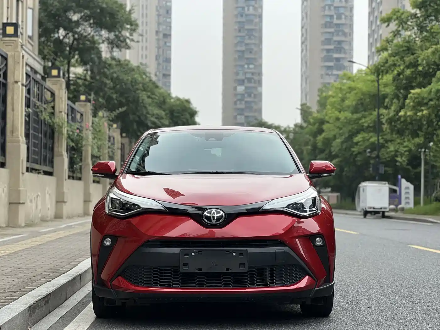 Toyota C-HR 2021 2.0L Luxury Edition фото 2