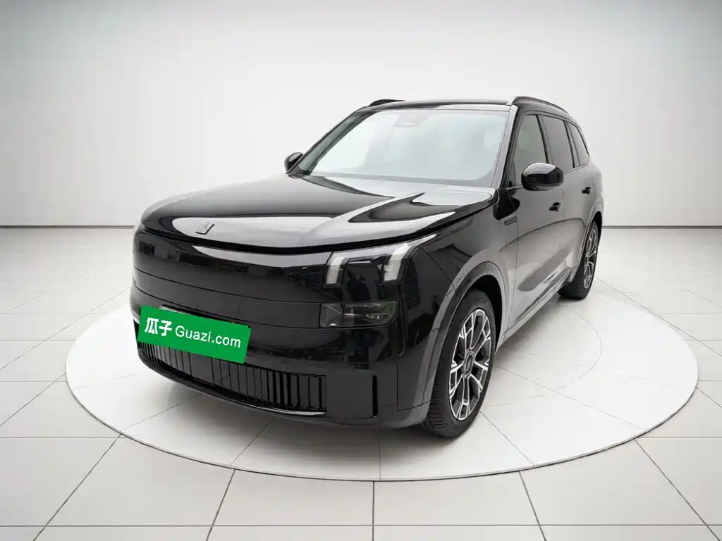 Photo 1 - Lynk & Co 900