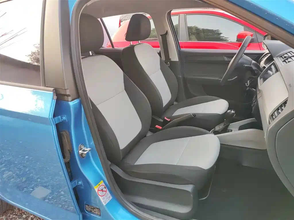 Škoda Fabia 2016 1.4L Automatic Car Enjoy Edition фото 20