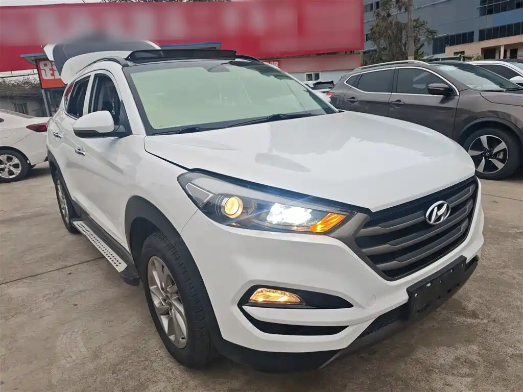 Hyundai Tucson 2015 2.0L Automatic 2WD Smart фото 4
