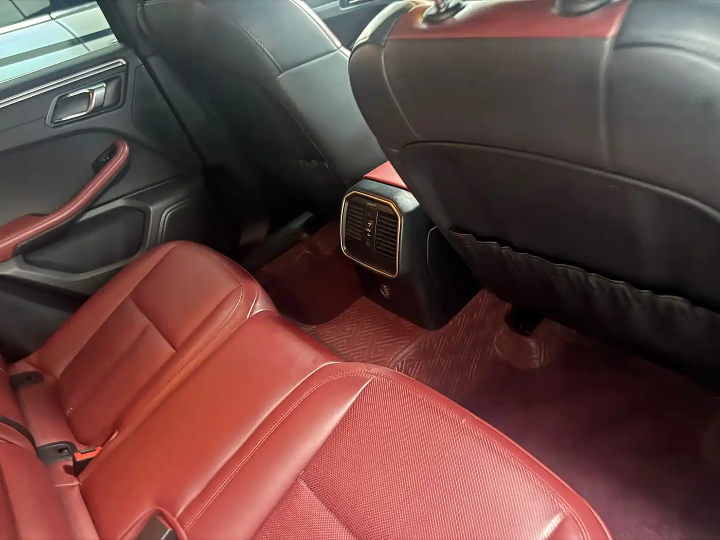 Porsche Macan 2018 Macan 2.0T фото 9