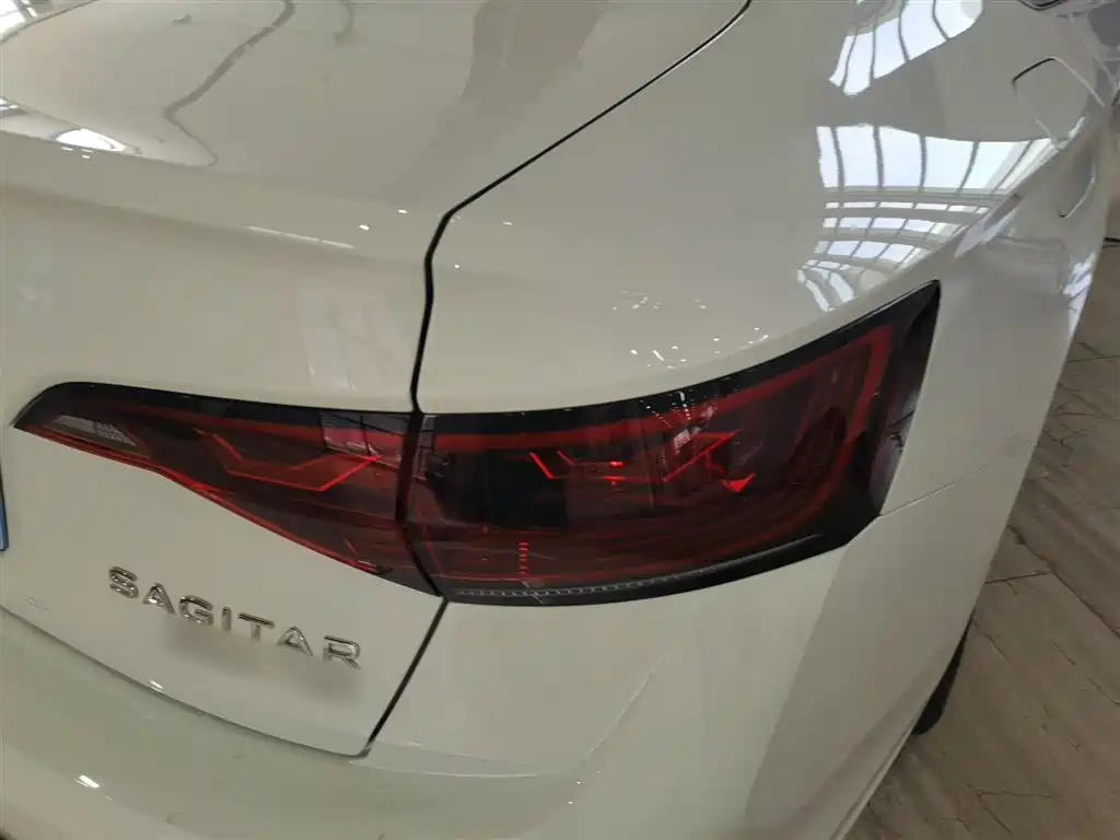 Volkswagen Sagitar 2025 300TSI DSG Flying Leap Edition фото 8