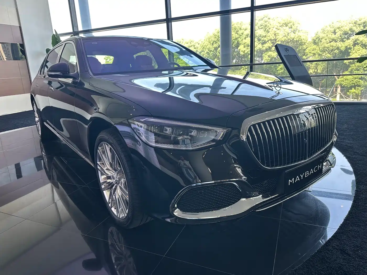 Mercedes-Benz Maybach S-Class 2026 S 580 4MATIC фото 3