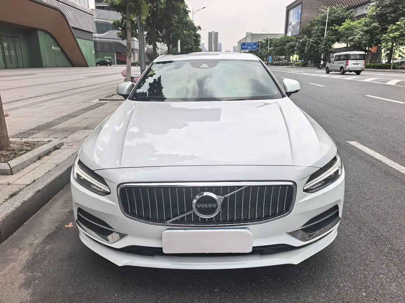 Фото 2 - Volvo S90