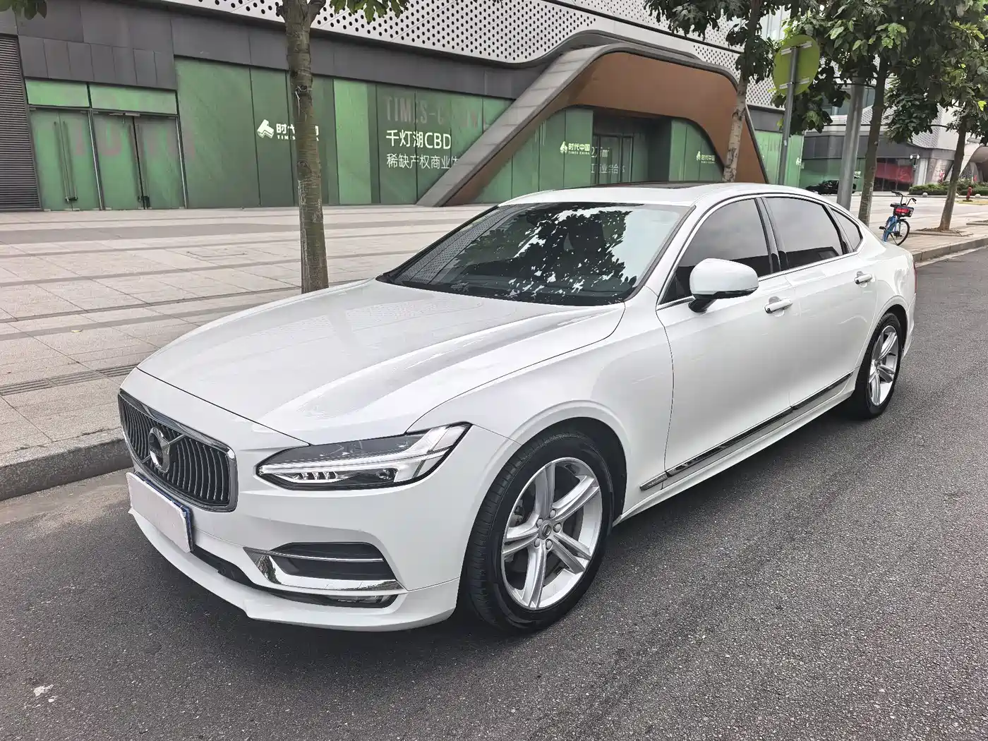 Фото 1 - Volvo S90