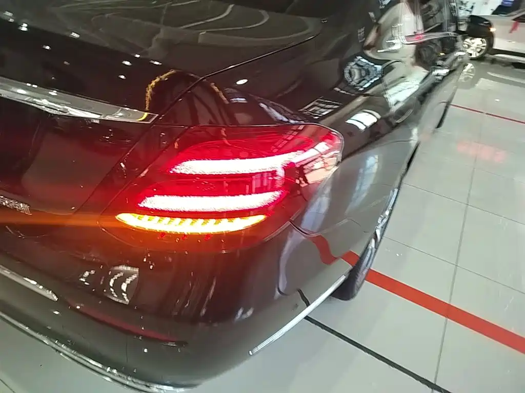 Mercedes-Benz E-Class 2018 Facelift E 200 L 4MATIC фото 8