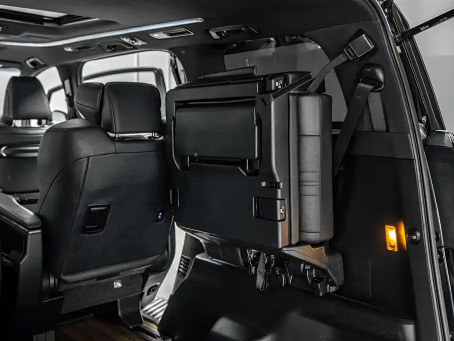 Toyota Vellfire 2021 Crown Hybrid 2.5L HV Premium Edition фото 30