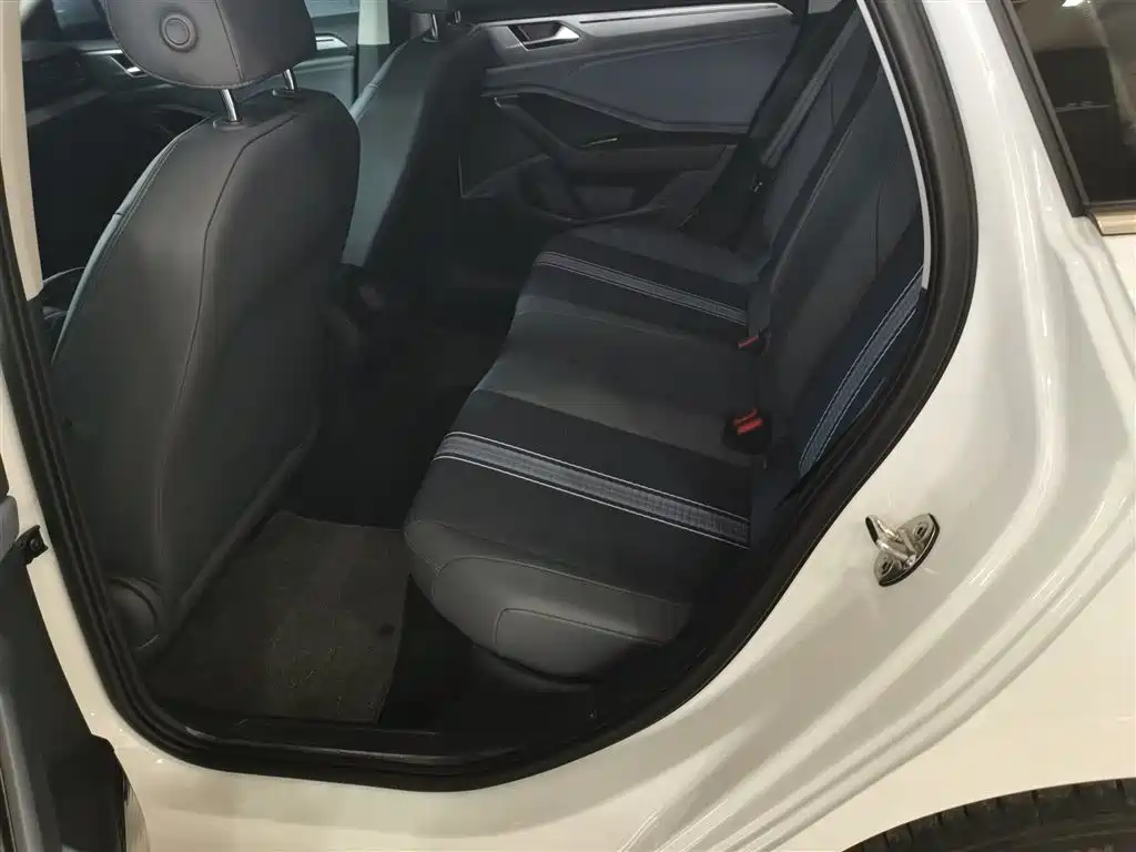 Volkswagen Sagitar 2025 300TSI DSG Flying Leap Edition фото 17