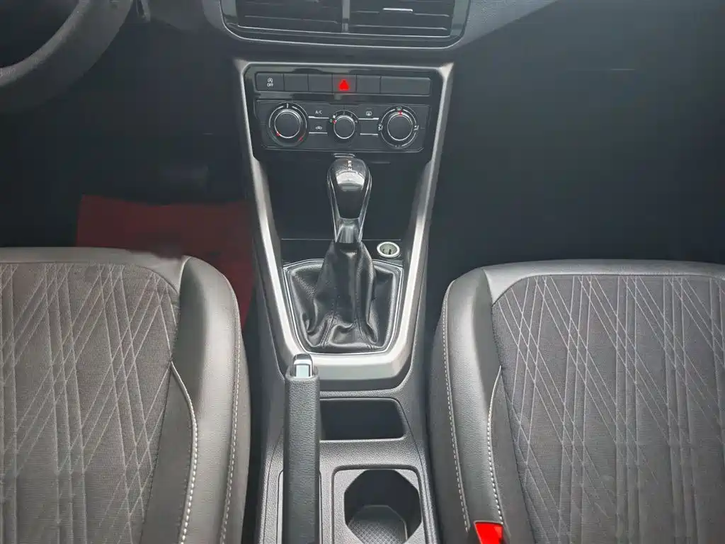 Volkswagen T-Cross 2019 1.5L Automatic Comfort Edition фото 10