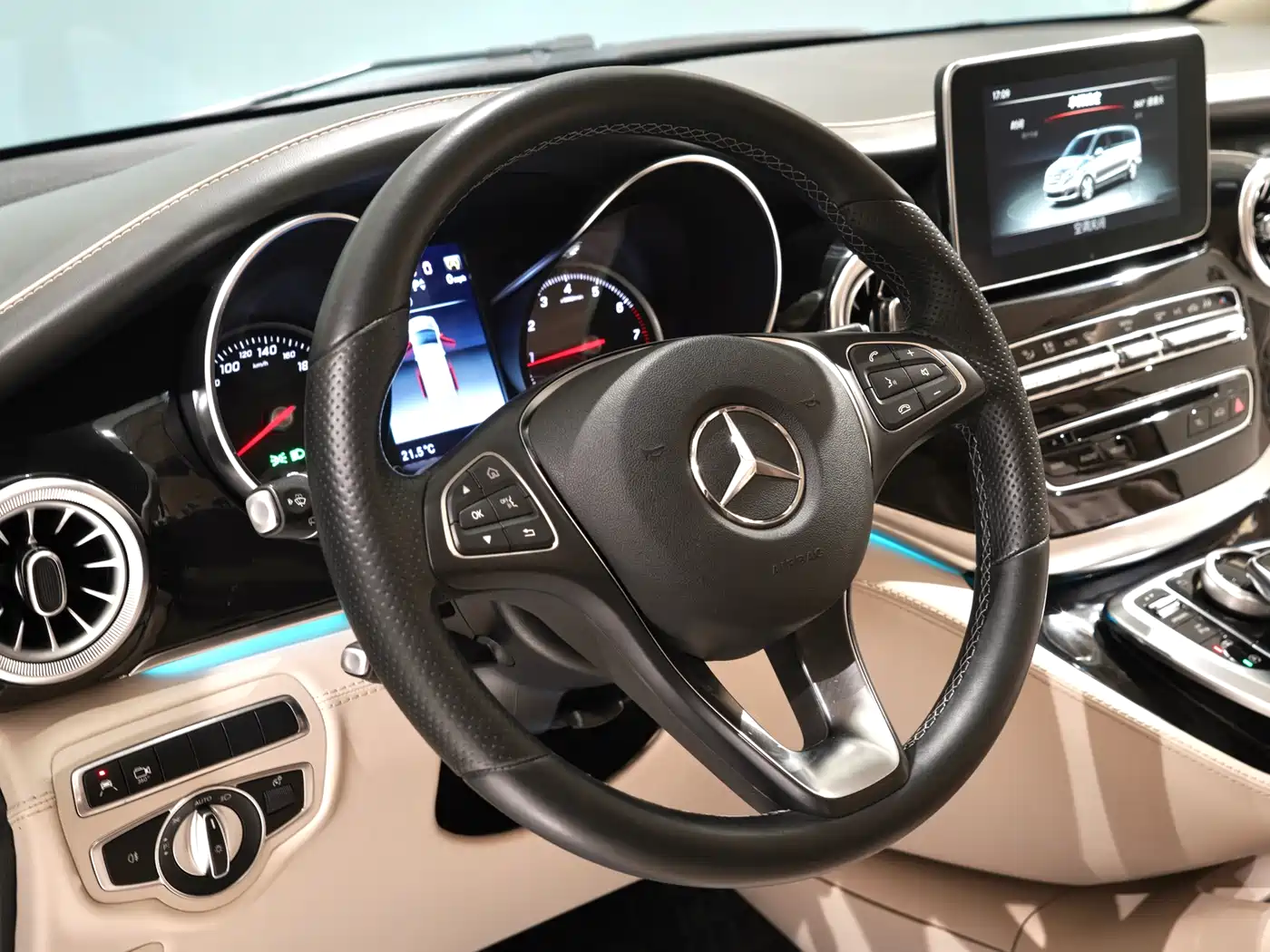 Mercedes-Benz V-Class 2018 V 260 L Premium Long Wheelbase Edition China VI фото 3