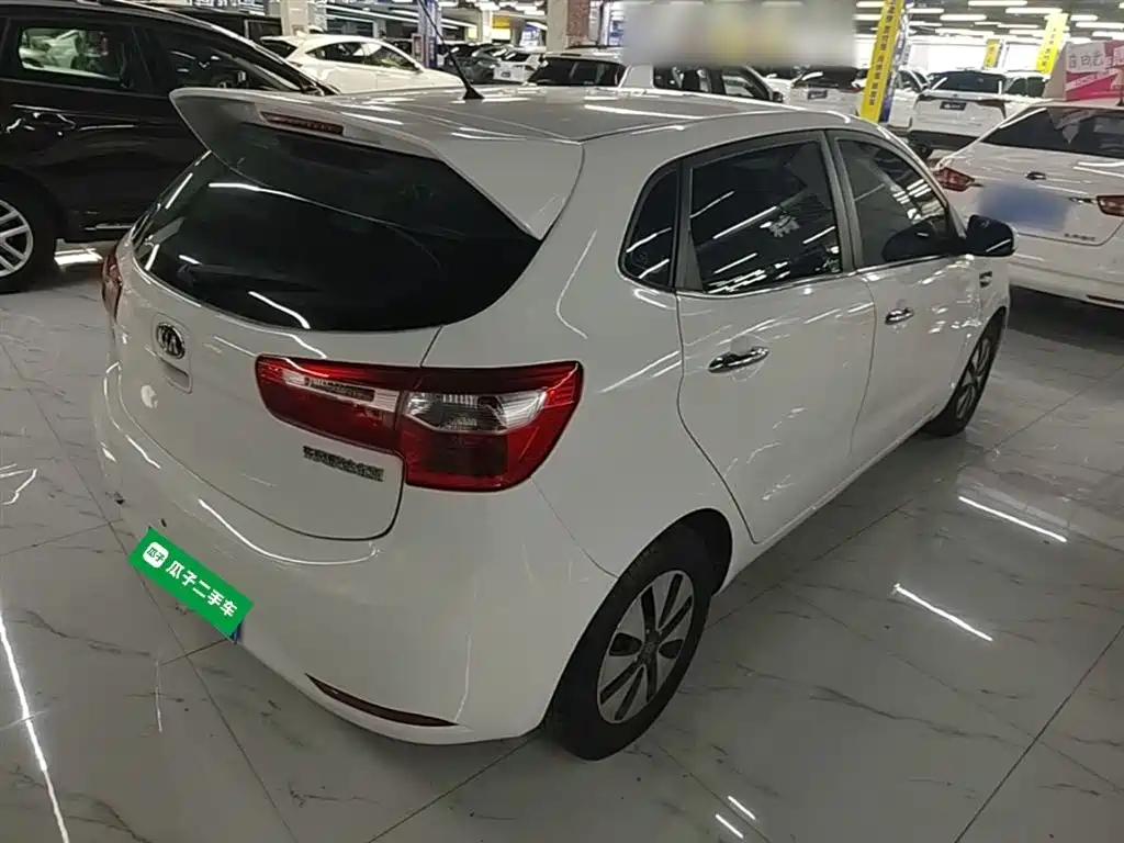 Kia K2 2012 Hatchback 1.4L AT GLS Commemorative Edition фото 7