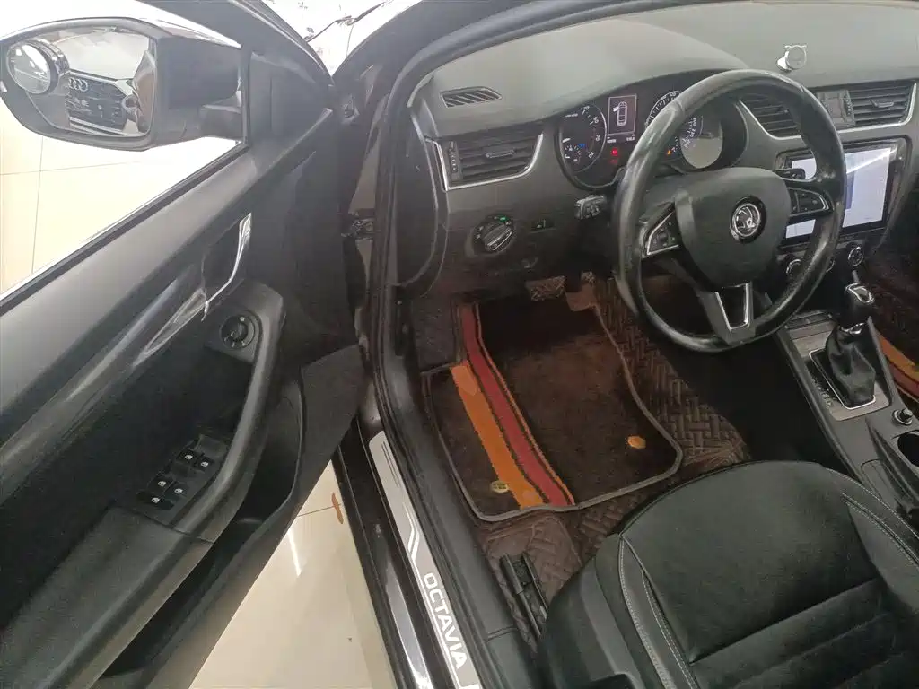 Škoda Octavia 2017 1.6L Automatic Smart Edition фото 13