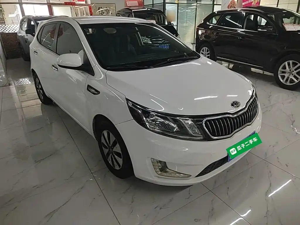 Kia K2 2012 Hatchback 1.4L AT GLS Commemorative Edition фото 4