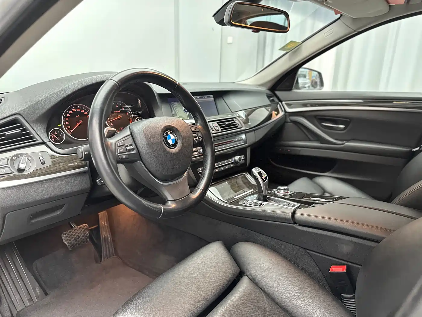 BMW 5 Series 2011 535Li Luxury фото 18