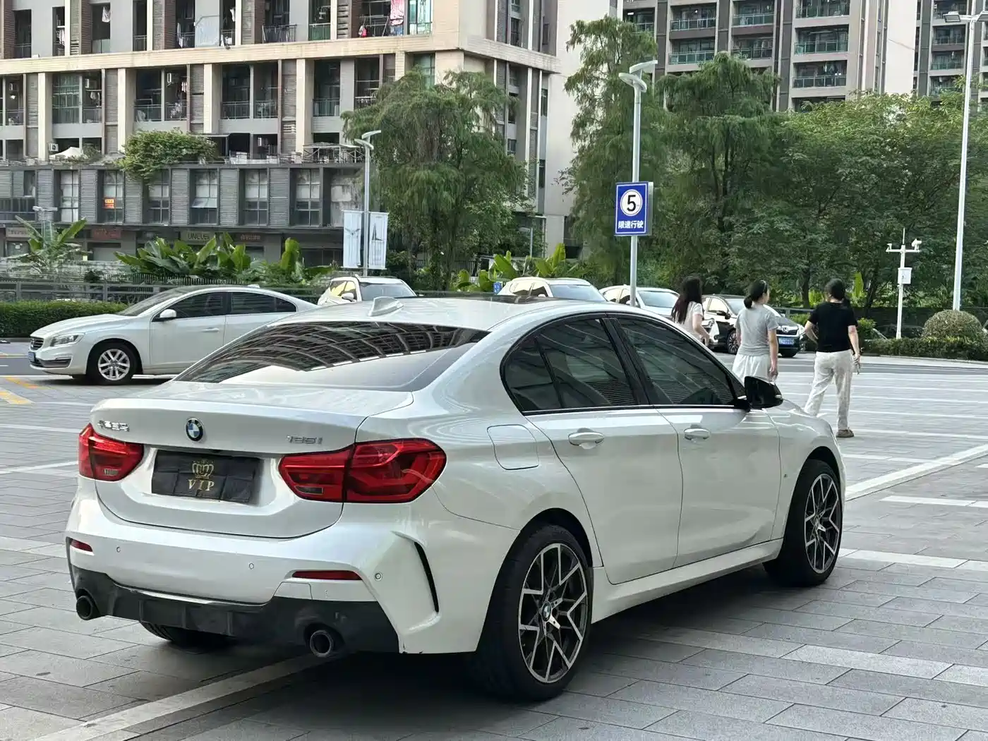 BMW 1 Series 2021 125i M Sport Black Night Edition фото 6
