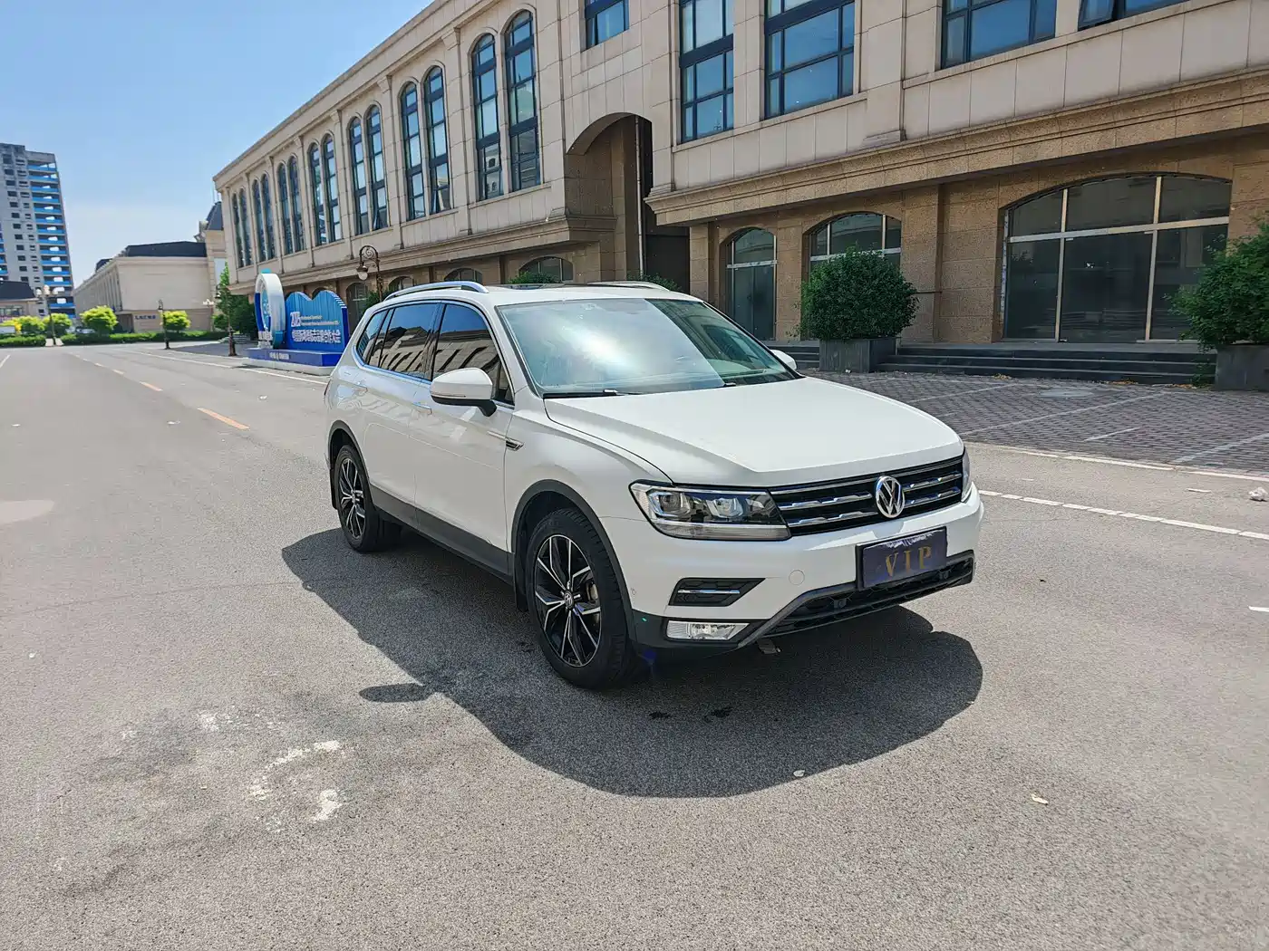 Volkswagen Tiguan L 2019 330TSI Automatic 2WD Smart Luxury Edition China VI фото 3