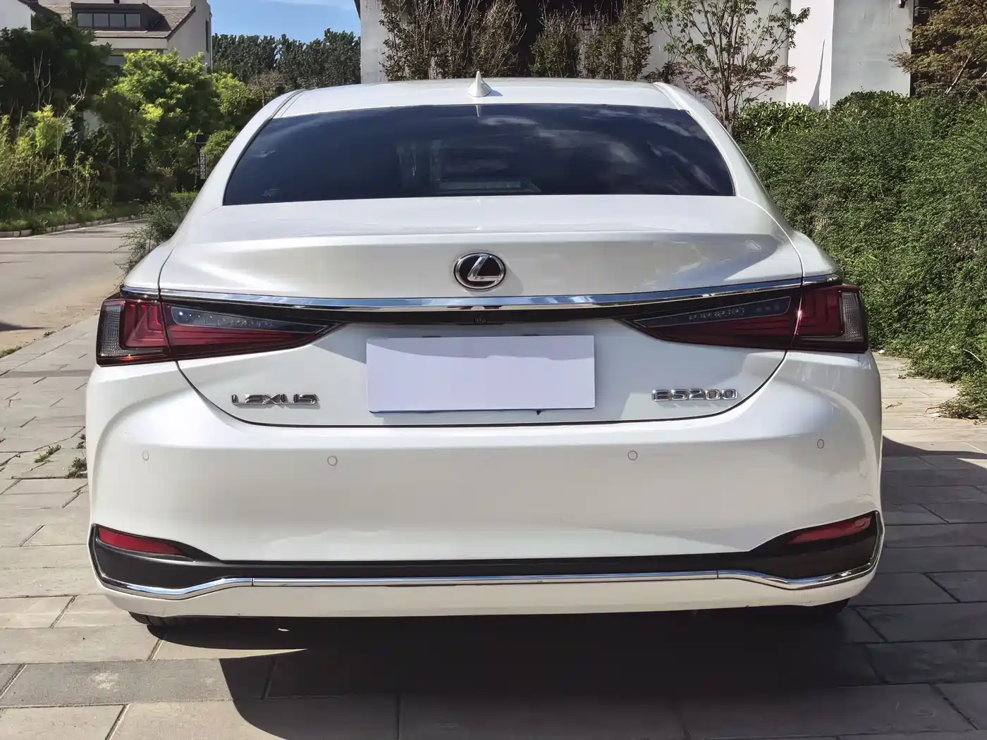 Lexus ES 2023 200 Excellence Edition фото 10
