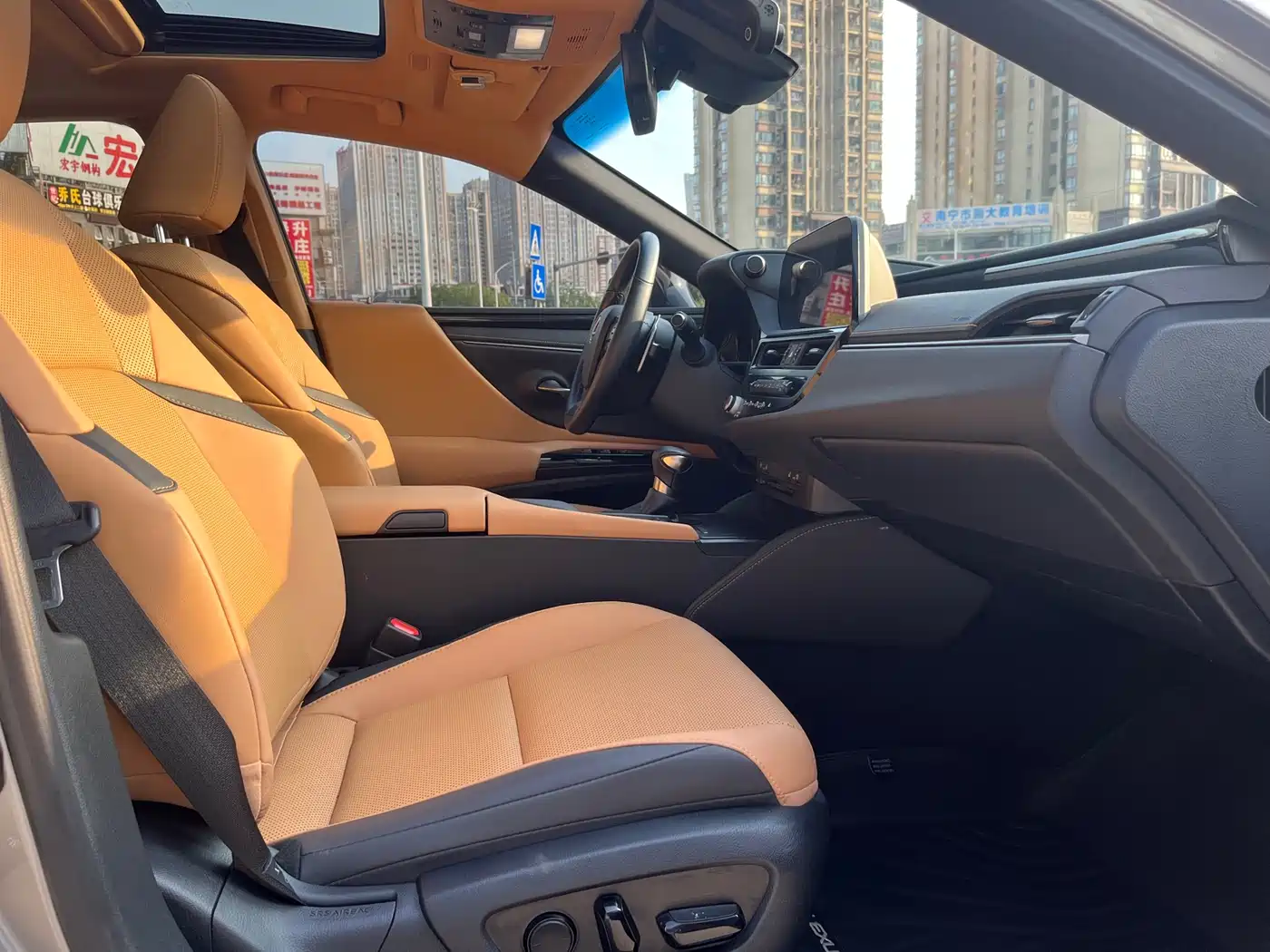 Lexus ES 2022 300h Ultimate Edition фото 10