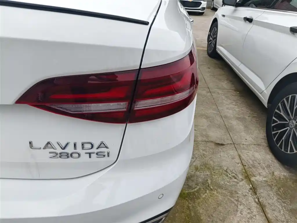 Volkswagen Lavida 2023 280TSI DSG Starlight Comfort Edition фото 8
