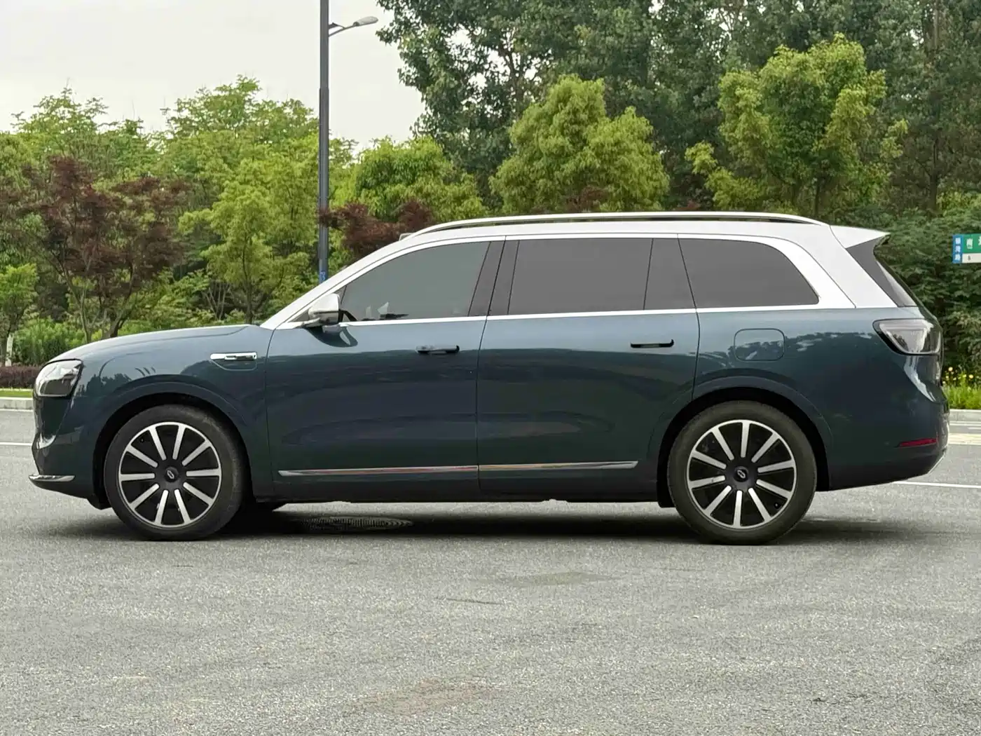 AITO Wenjie AITO M9 2024 Range Extender Max Edition 42kWh 6-seater фото 18