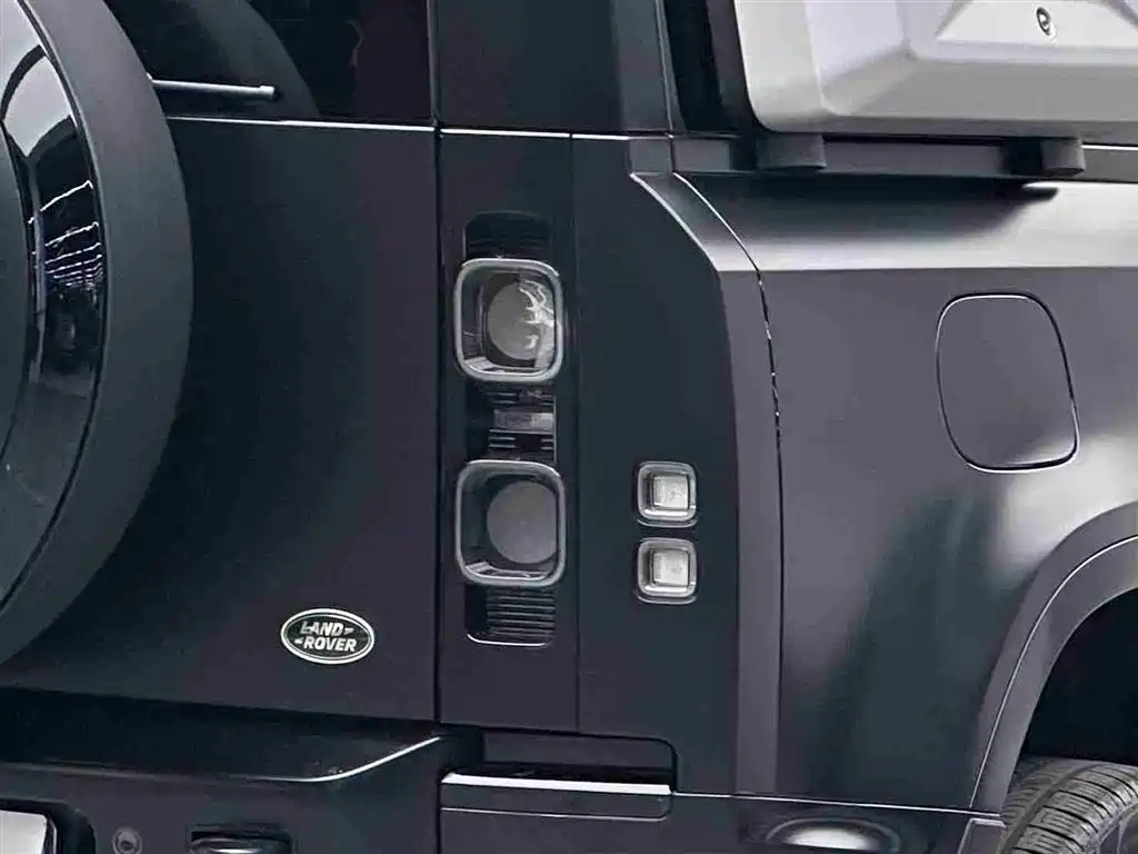 Land Rover Defender 2024 90 5.0T V8 фото 16