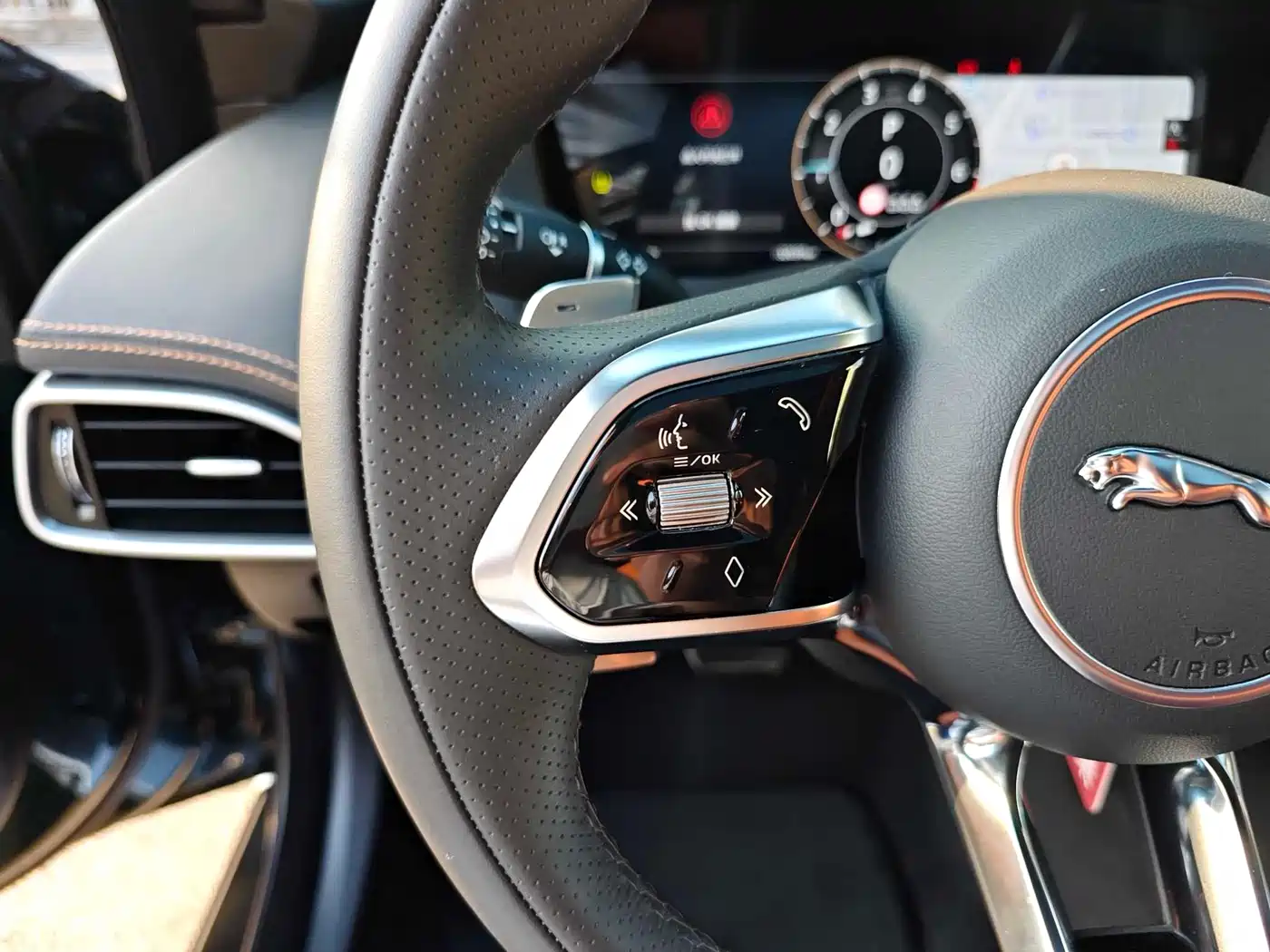 Jaguar XEL 2024 Model 2.0T 250PS R-DYNAMIC S Progressive Sport Edition фото 21