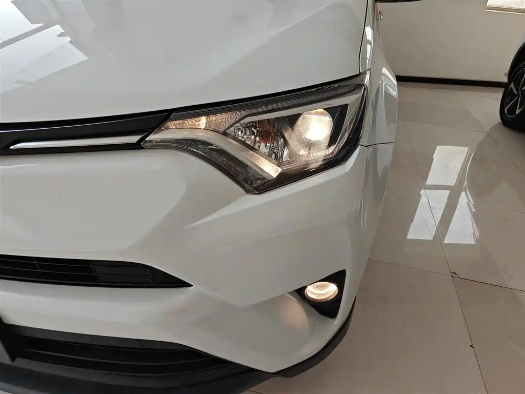 Toyota RAV4 Rongfang 2016 2.0L CVT 2WD Comfort (China V) фото 23