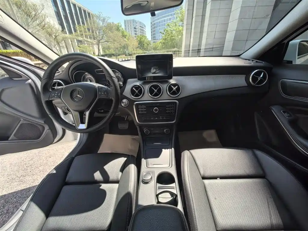Mercedes-Benz GLA 2016 GLA 200 Dynamic фото 15