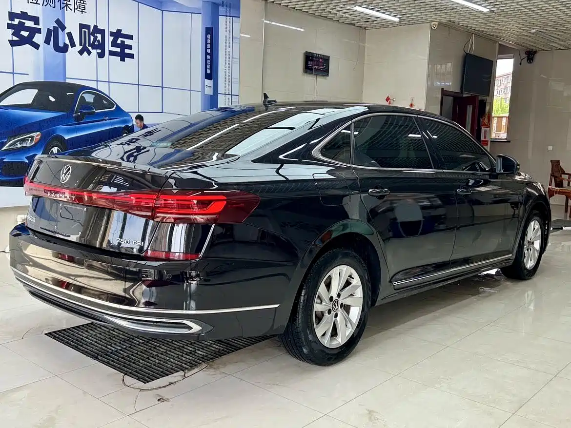 Volkswagen Passat 2022 280TSI Elite Edition фото 4