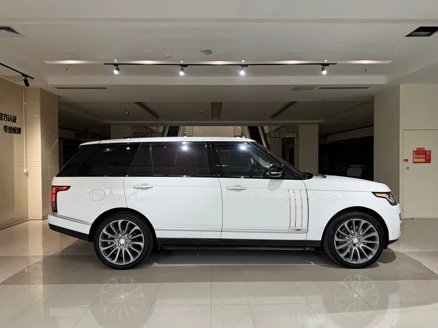 Land Rover Range Rover 2016 3.0 SC V6 Vogue LWB фото 4