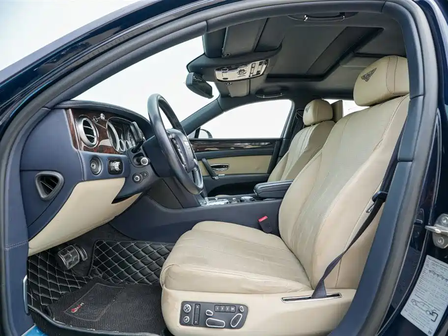 Фото 6 - Bentley Flying Spur