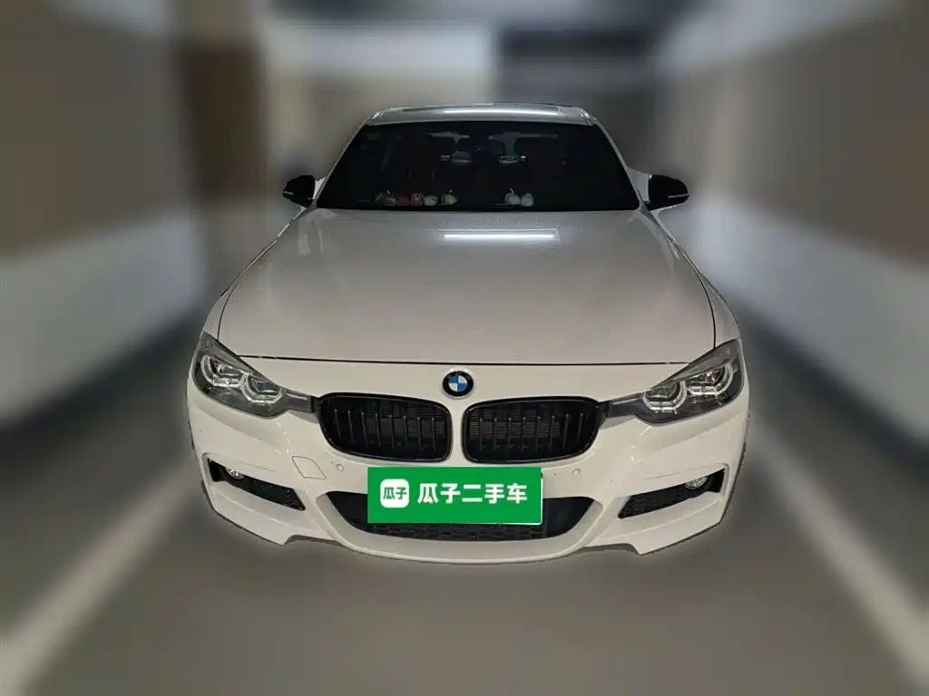 BMW 3 Series 2018 330i M Sport Black Night Edition фото 24