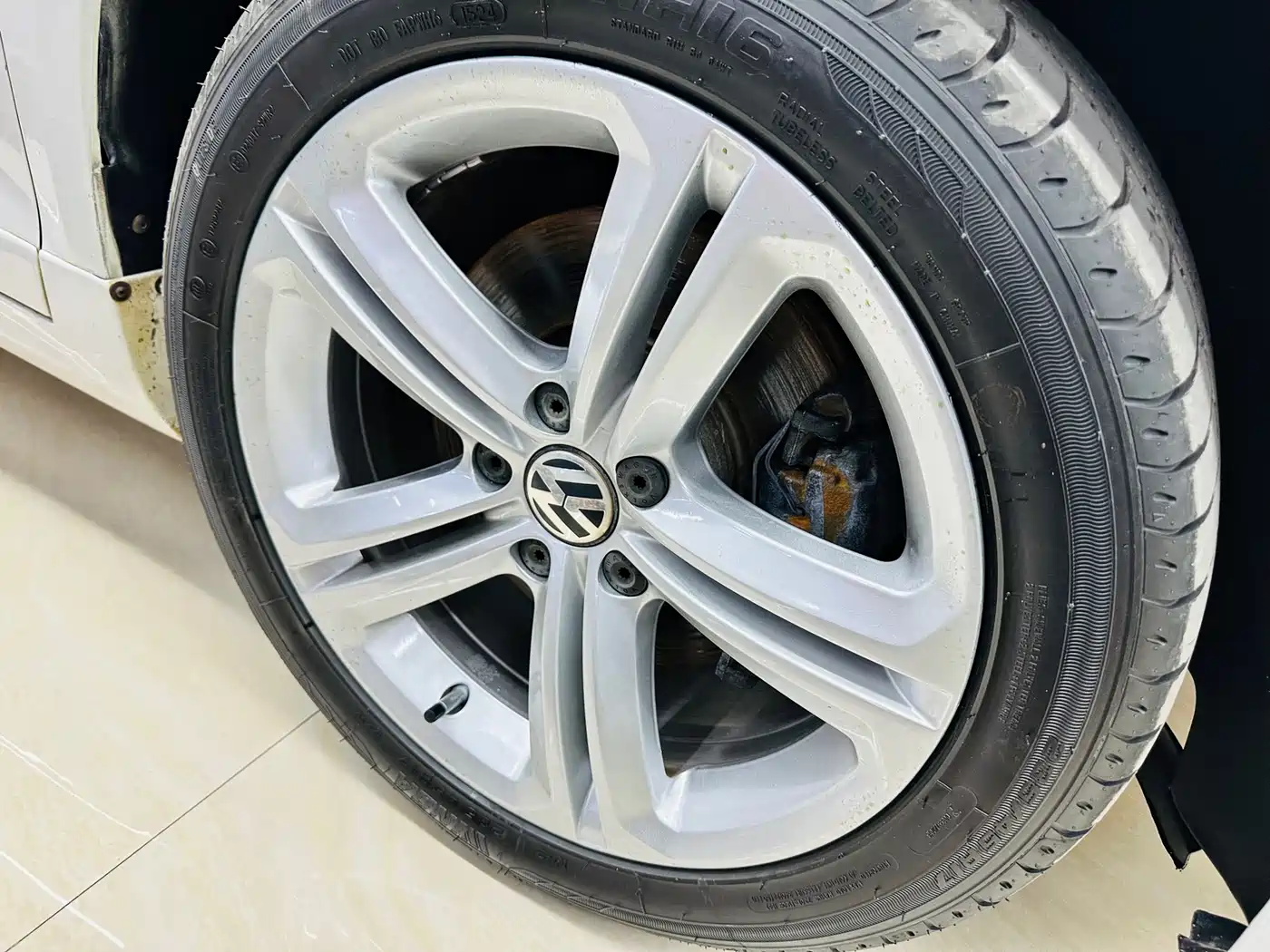 Volkswagen Scirocco 2011 2.0TSI R-Line фото 11