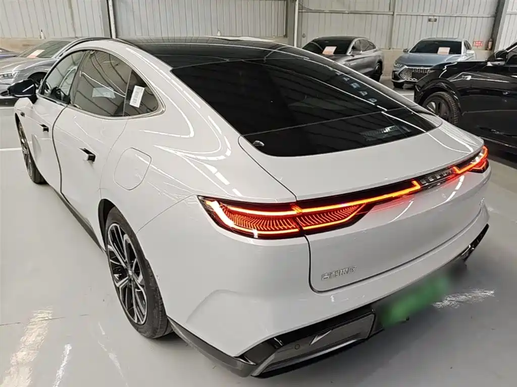 Geely Galaxy Galaxy E8 2025 700km Long Voyage Smart Drive Edition фото 5