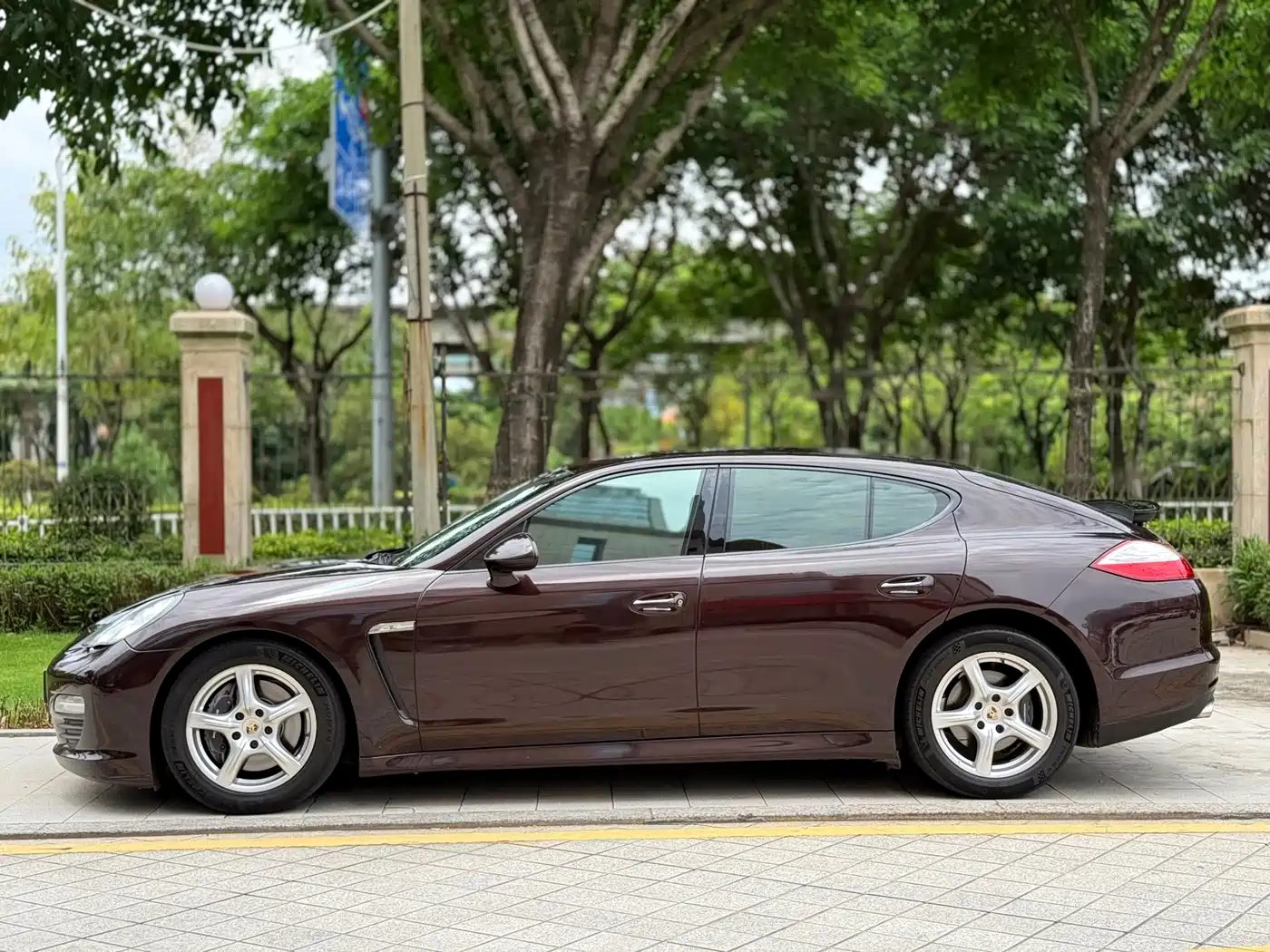Porsche Panamera 2013 Panamera Platinum Edition 3.6L фото 8