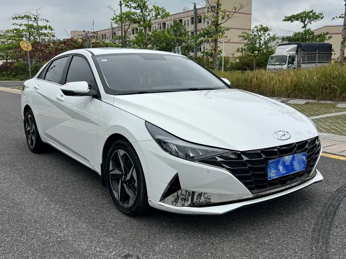 HYUNDAI ELANTRA