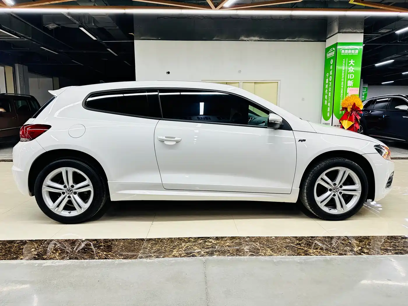 Volkswagen Scirocco 2011 2.0TSI R-Line фото 5