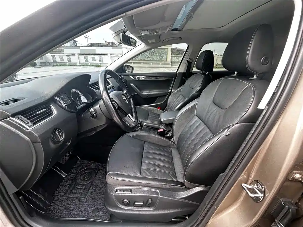 Škoda Octavia 2018 TSI280 DSG Flagship Edition фото 8