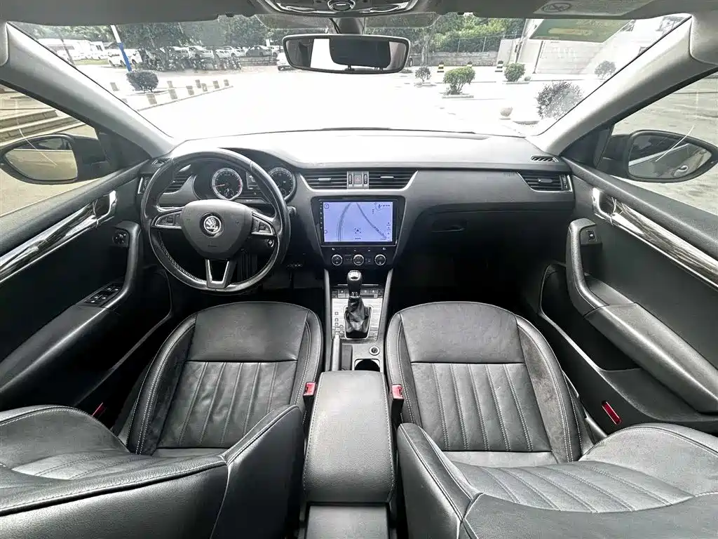 Škoda Octavia 2018 TSI280 DSG Flagship Edition фото 7