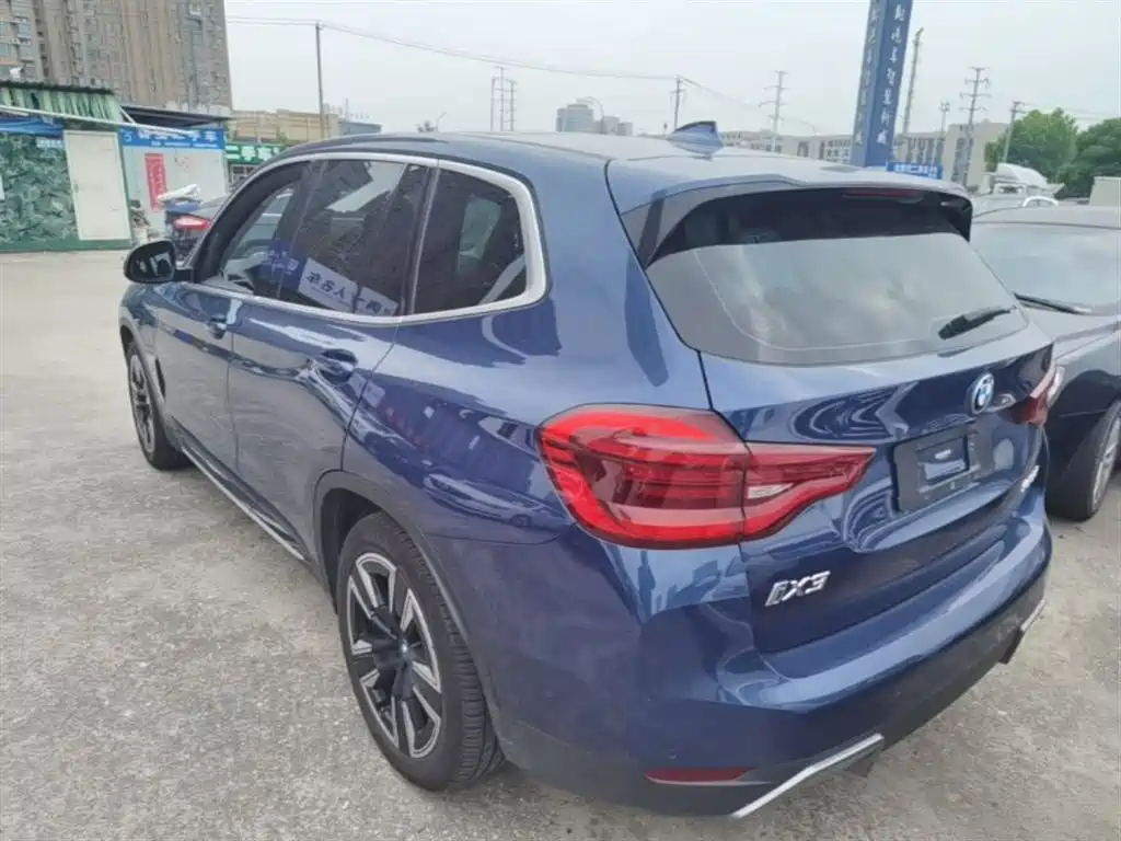 BMW iX3 2021 Leading фото 5