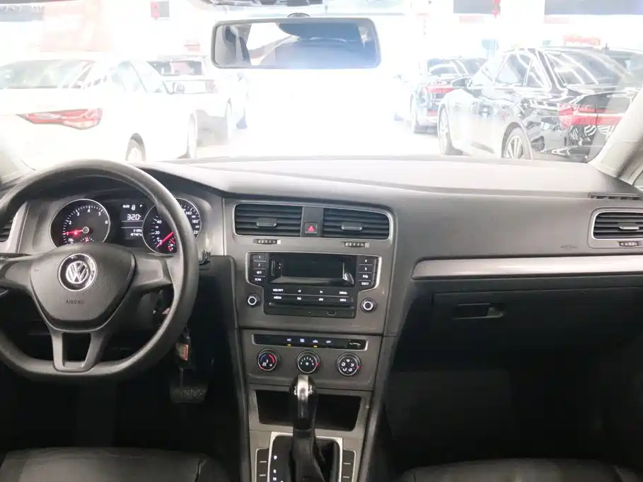 Фото 5 - Volkswagen Golf