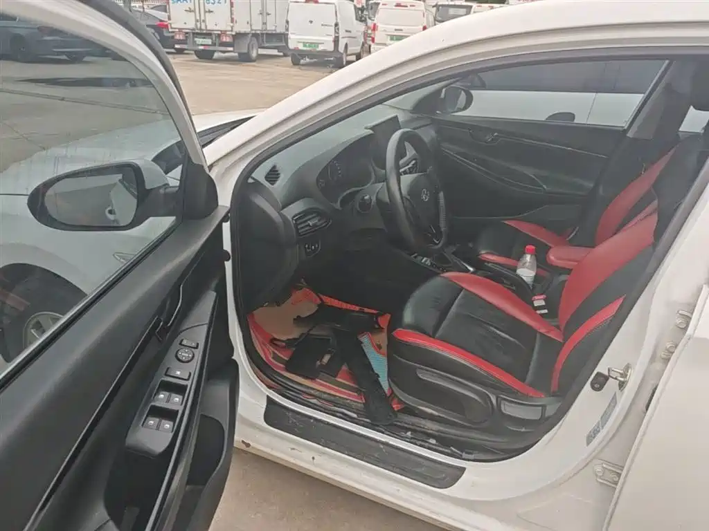 Hyundai Elantra 2018 1.6L Automatic Pleasing Edition GL China VI фото 12