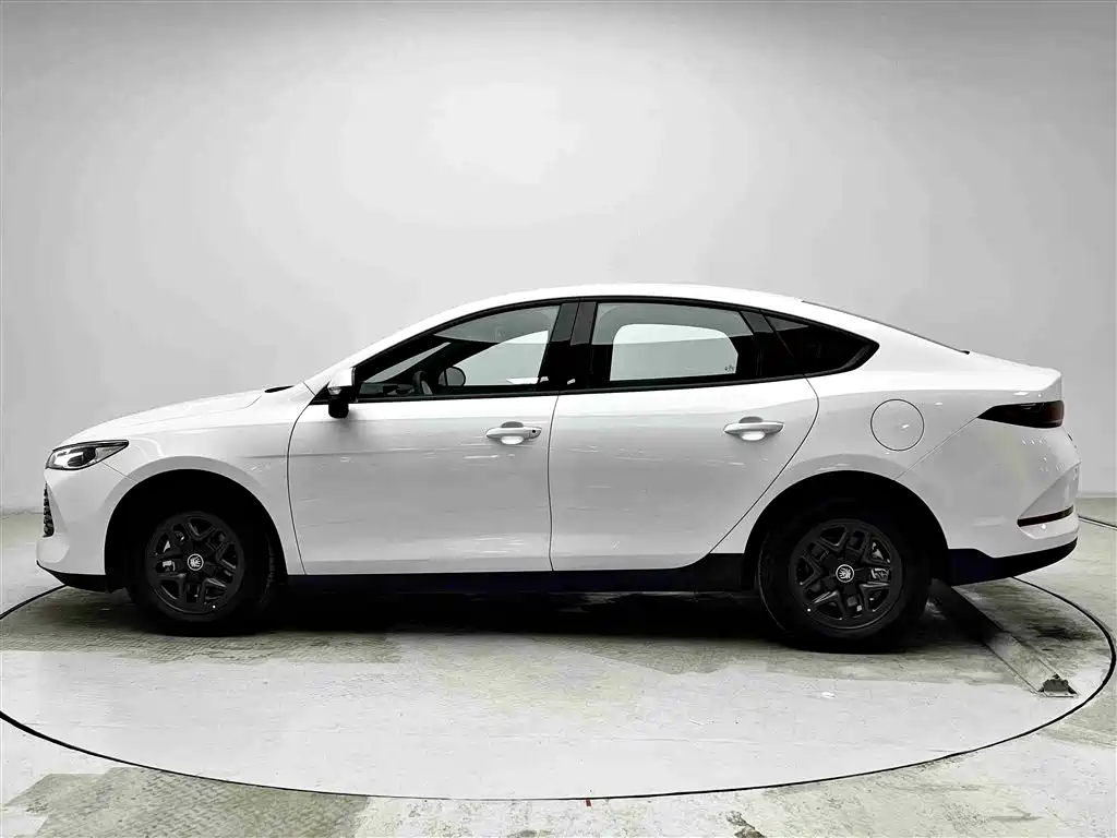 BYD Qin PLUS 2025 DM-i Smart Drive 55KM Leader фото 17