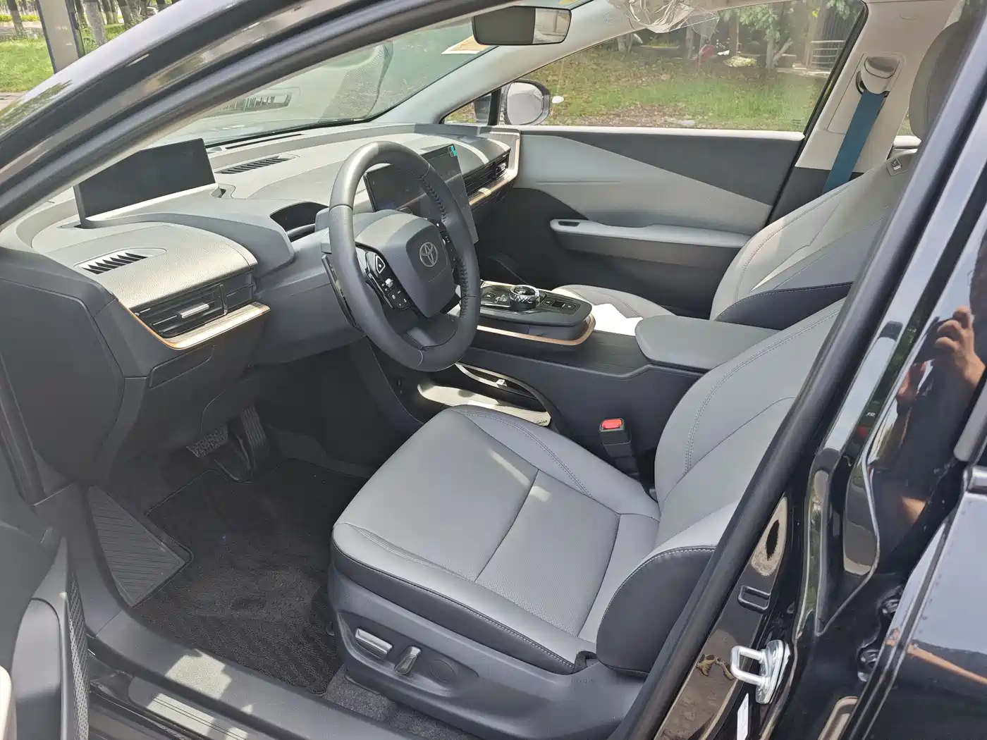 Toyota bZ3 2024 616km Long Range Premium фото 4