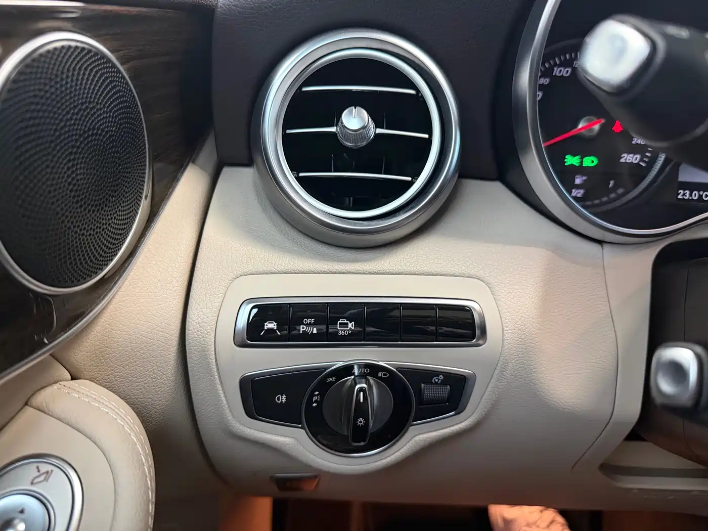 Mercedes-Benz GLC 2016 GLC 260 4MATIC Luxury фото 8
